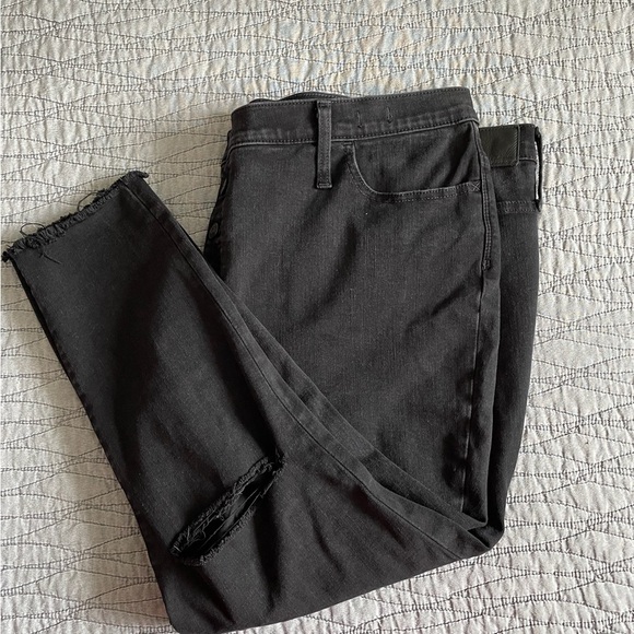 Madewell High Rise Distressed Raw Hem Black 10”Jeans Size 37P Plus Size - Picture 2 of 8